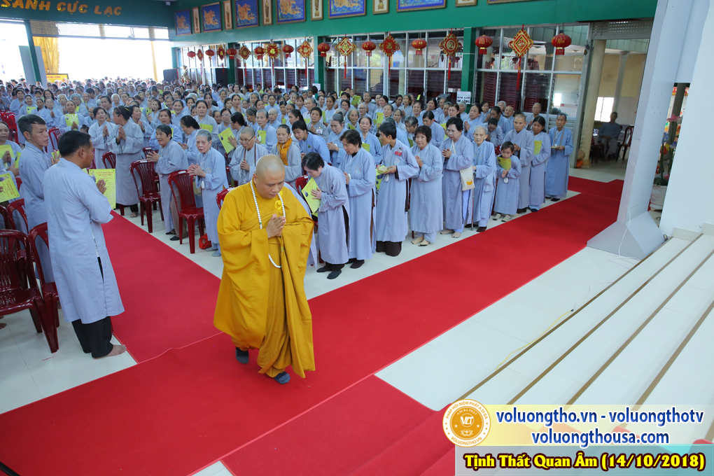 hinh-anh-cong-tu-chu-nhat-ngay-14-10-2018-chua-quan-the-am-duc-trong-lam-dong-2.jpg