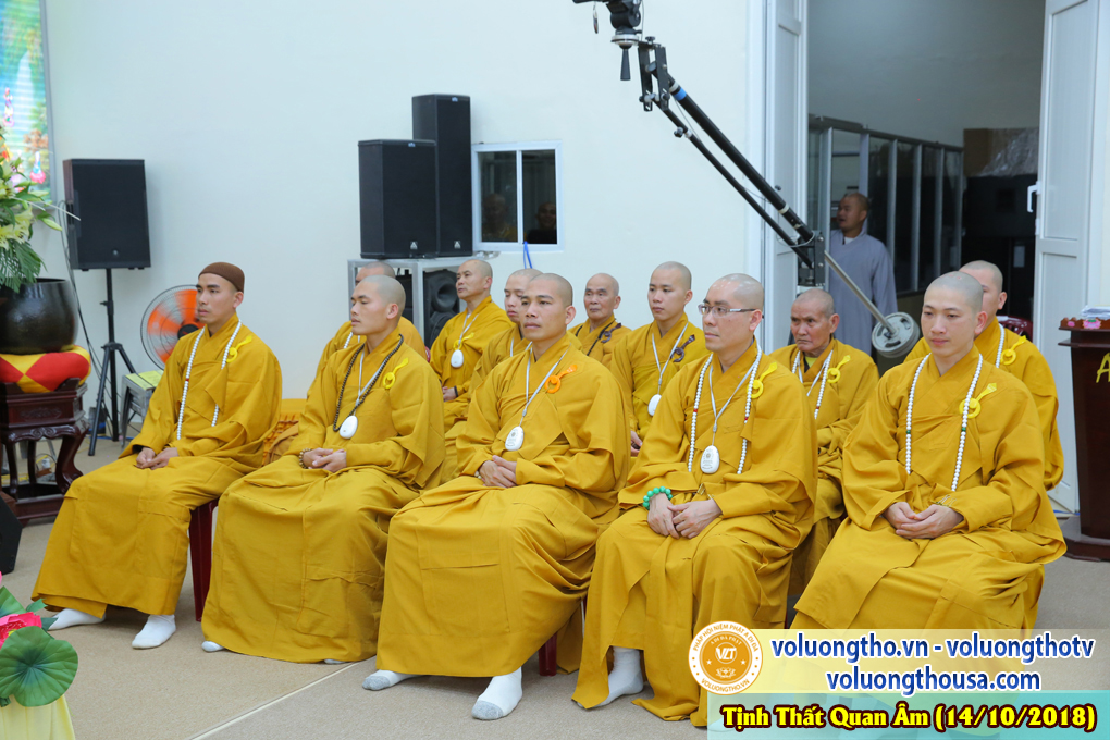 hinh-anh-cong-tu-chu-nhat-ngay-14-10-2018-chua-quan-the-am-duc-trong-lam-dong-20.jpg