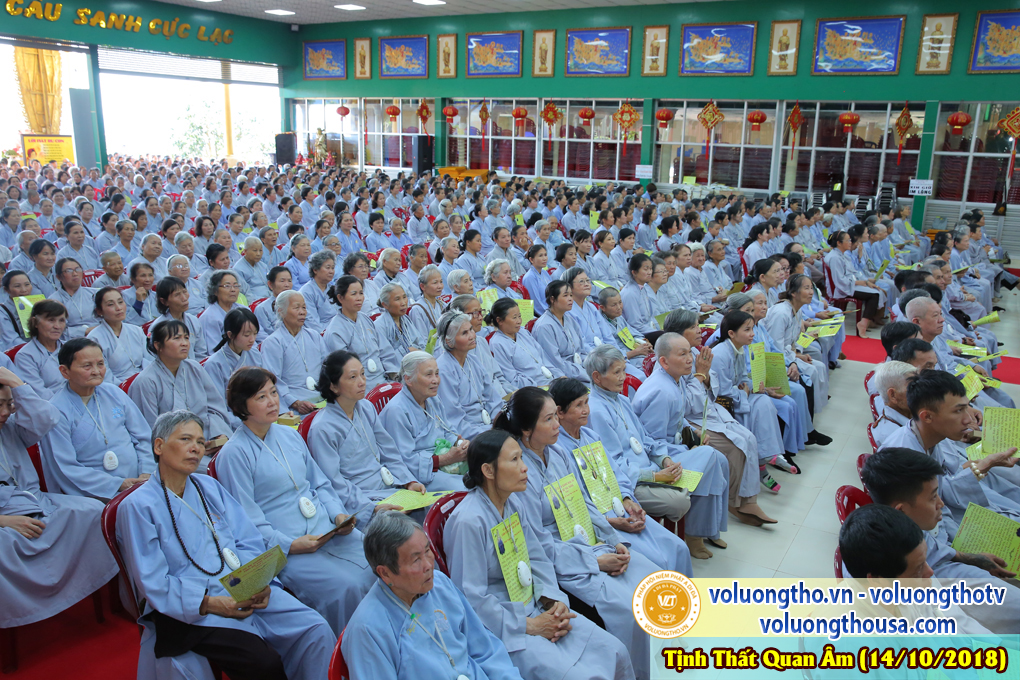 hinh-anh-cong-tu-chu-nhat-ngay-14-10-2018-chua-quan-the-am-duc-trong-lam-dong-22.jpg