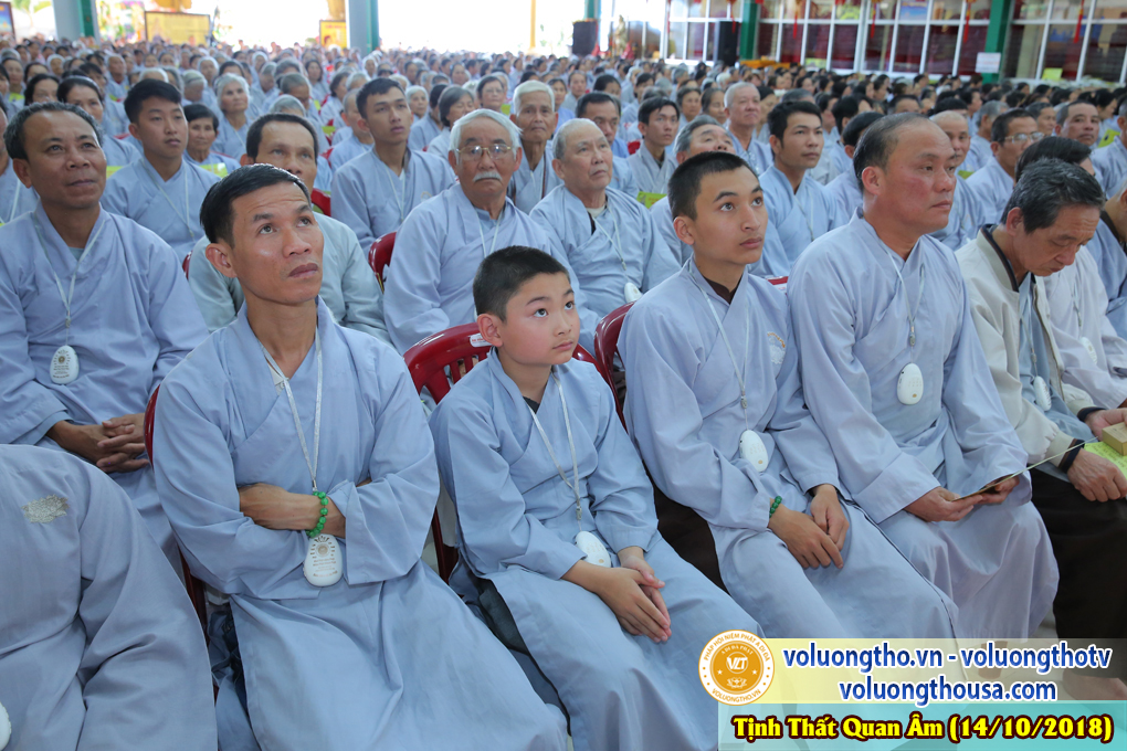 hinh-anh-cong-tu-chu-nhat-ngay-14-10-2018-chua-quan-the-am-duc-trong-lam-dong-25.jpg