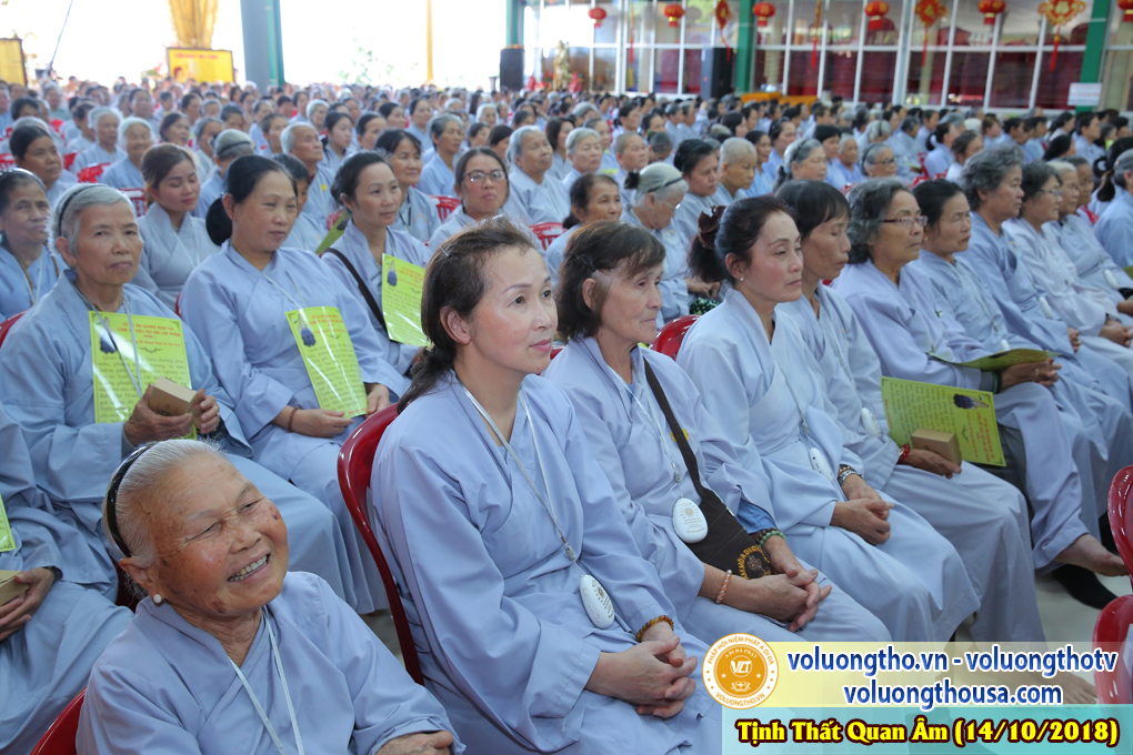 hinh-anh-cong-tu-chu-nhat-ngay-14-10-2018-chua-quan-the-am-duc-trong-lam-dong-26.jpg