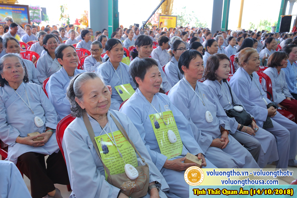 hinh-anh-cong-tu-chu-nhat-ngay-14-10-2018-chua-quan-the-am-duc-trong-lam-dong-27.jpg