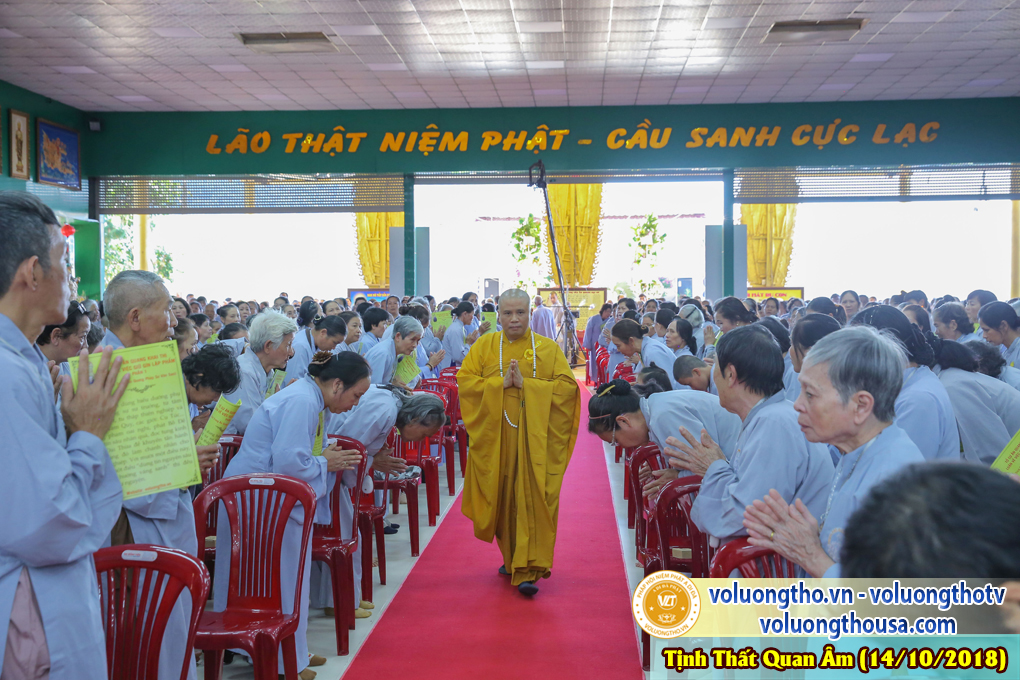 hinh-anh-cong-tu-chu-nhat-ngay-14-10-2018-chua-quan-the-am-duc-trong-lam-dong-39.jpg