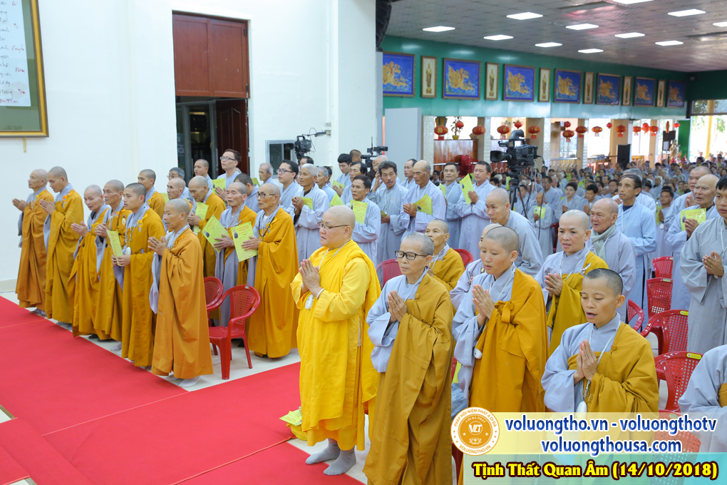 hinh-anh-cong-tu-chu-nhat-ngay-14-10-2018-chua-quan-the-am-duc-trong-lam-dong-9.jpg