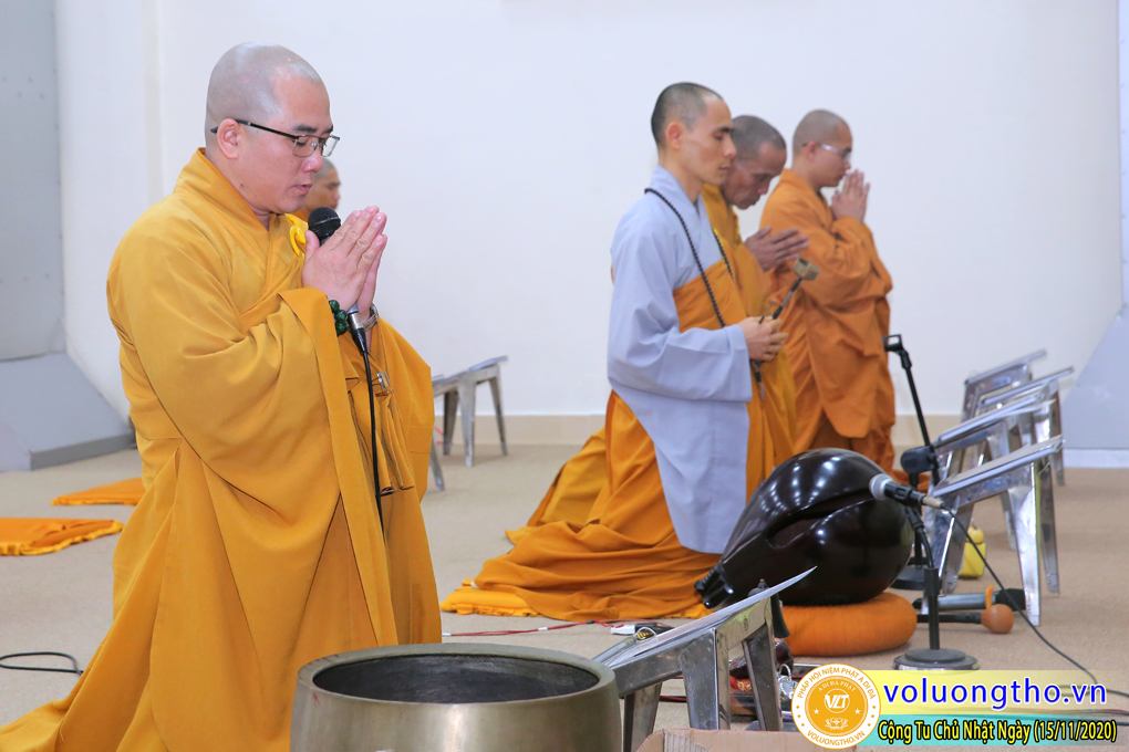 hinh-anh-cong-tu-chu-nhat-ngay-15-11-2020-chua-quan-the-am-duc-trong-lam-dong-1.jpg