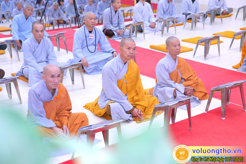 hinh-anh-cong-tu-chu-nhat-ngay-15-11-2020-chua-quan-the-am-duc-trong-lam-dong-11.jpg