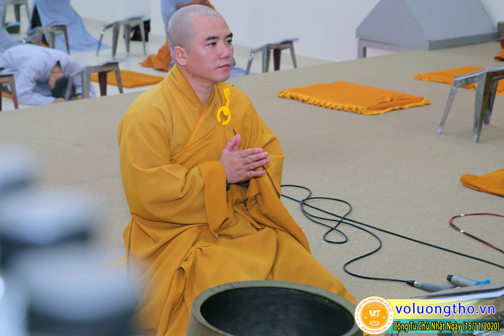 hinh-anh-cong-tu-chu-nhat-ngay-15-11-2020-chua-quan-the-am-duc-trong-lam-dong-19.jpg
