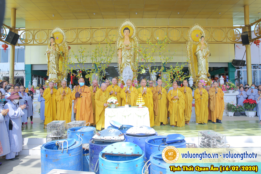hinh-anh-cong-tu-chu-nhat-ngay-16-02-2020-chua-quan-the-am-duc-trong-lam-dong-30.jpg