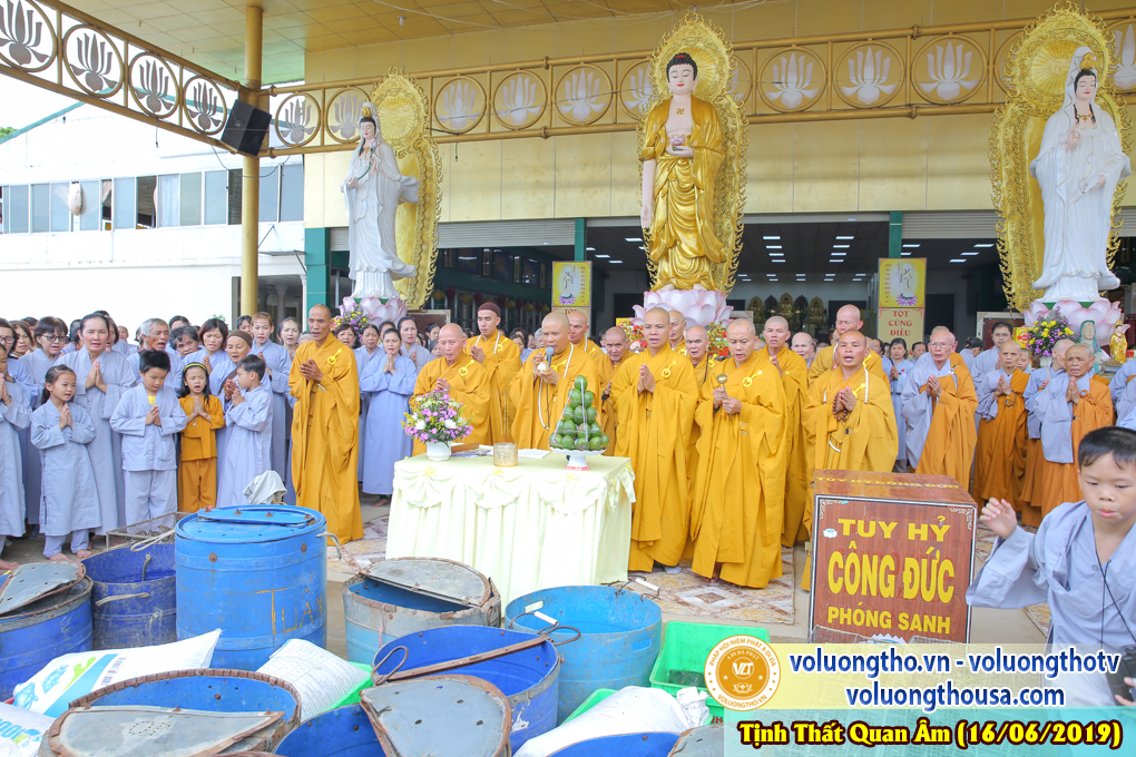 hinh-anh-cong-tu-chu-nhat-ngay-16-06-2019-chua-quan-the-am-duc-trong-lam-dong-27.jpg