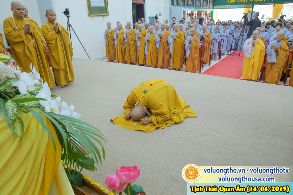 hinh-anh-cong-tu-chu-nhat-ngay-16-06-2019-chua-quan-the-am-duc-trong-lam-dong-4.jpg