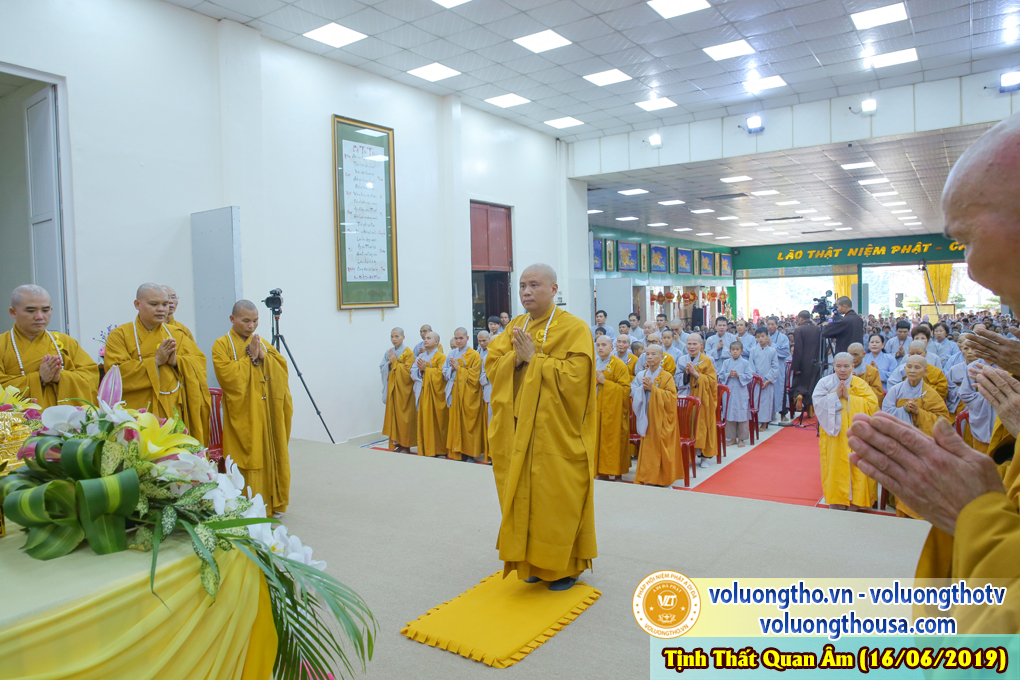 hinh-anh-cong-tu-chu-nhat-ngay-16-06-2019-chua-quan-the-am-duc-trong-lam-dong-5.jpg