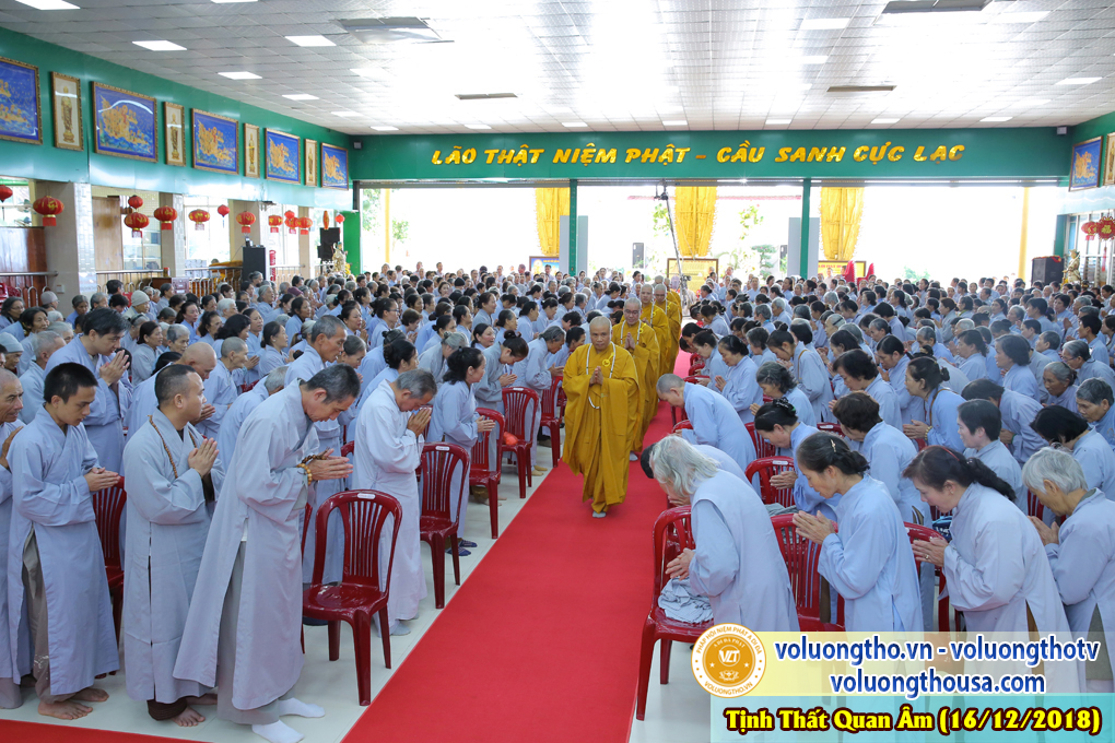 hinh-anh-cong-tu-chu-nhat-ngay-16-12-2018-chua-quan-the-am-duc-trong-lam-dong-20.jpg