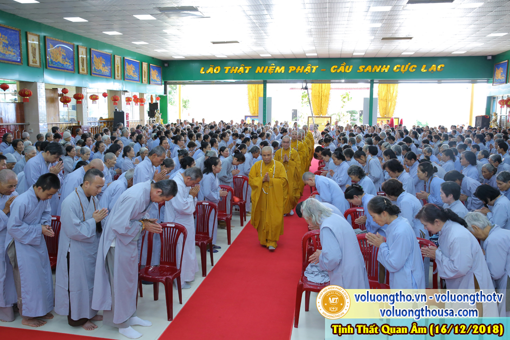 hinh-anh-cong-tu-chu-nhat-ngay-16-12-2018-chua-quan-the-am-duc-trong-lam-dong-21.jpg