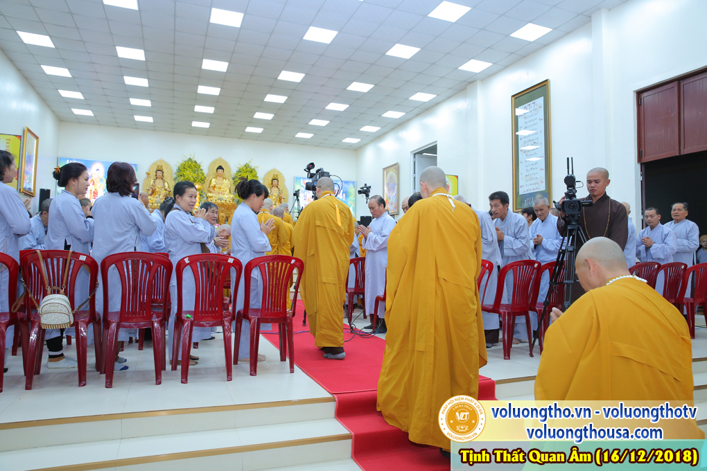 hinh-anh-cong-tu-chu-nhat-ngay-16-12-2018-chua-quan-the-am-duc-trong-lam-dong-23.jpg