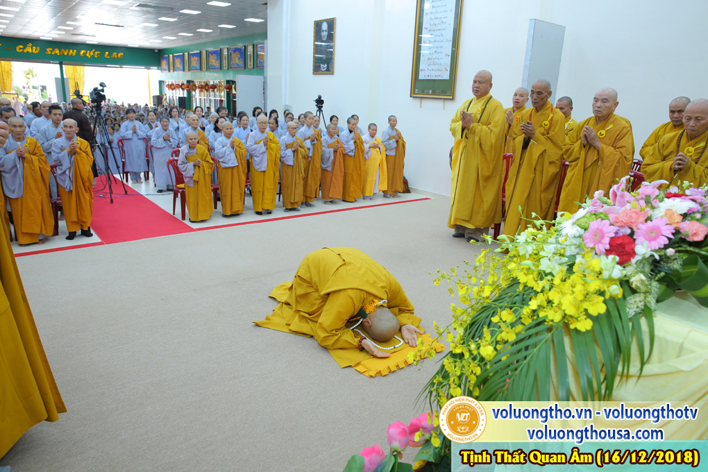 hinh-anh-cong-tu-chu-nhat-ngay-16-12-2018-chua-quan-the-am-duc-trong-lam-dong-24.jpg