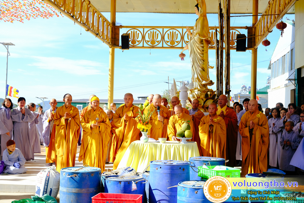 hinh-anh-cong-tu-chu-nhat-ngay-17-01-2021-chua-quan-the-am-duc-trong-lam-dong-41.jpg