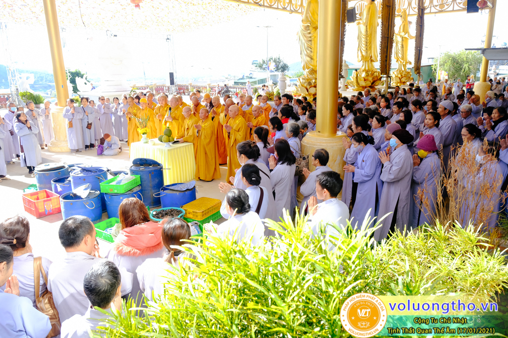 hinh-anh-cong-tu-chu-nhat-ngay-17-01-2021-chua-quan-the-am-duc-trong-lam-dong-46.jpg