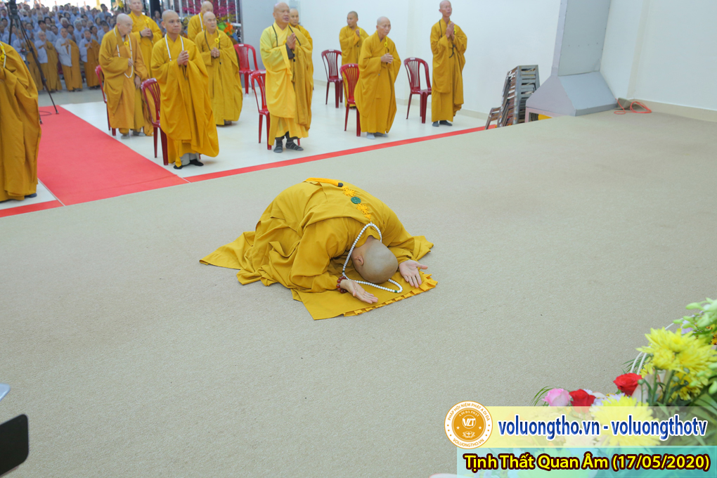 hinh-anh-cong-tu-chu-nhat-ngay-17-05-2020-chua-quan-the-am-duc-trong-lam-dong-12.jpg
