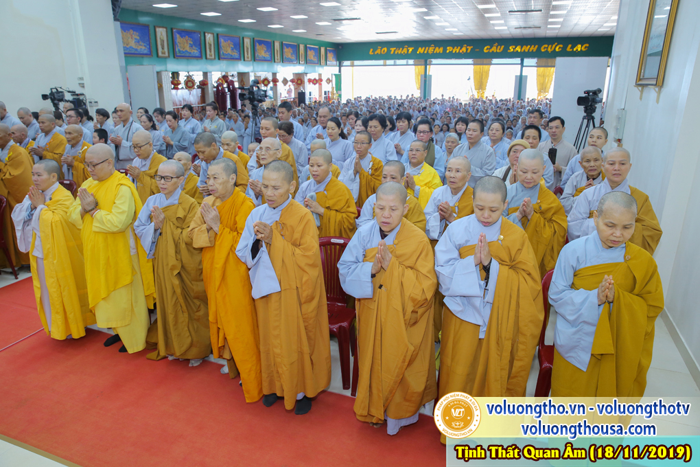 hinh-anh-cong-tu-chu-nhat-ngay-17-11-2019-chua-quan-the-am-duc-trong-lam-dong-13.jpg