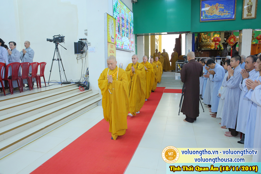 hinh-anh-cong-tu-chu-nhat-ngay-17-11-2019-chua-quan-the-am-duc-trong-lam-dong-4.jpg