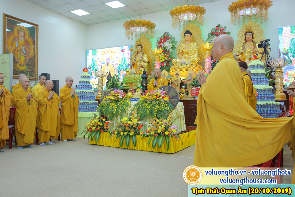 hinh-anh-cong-tu-chu-nhat-ngay-20-10-2019-chua-quan-the-am-duc-trong-lam-dong-11.jpg