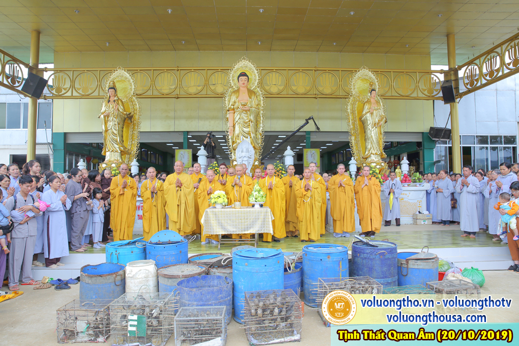 hinh-anh-cong-tu-chu-nhat-ngay-20-10-2019-chua-quan-the-am-duc-trong-lam-dong-30.jpg