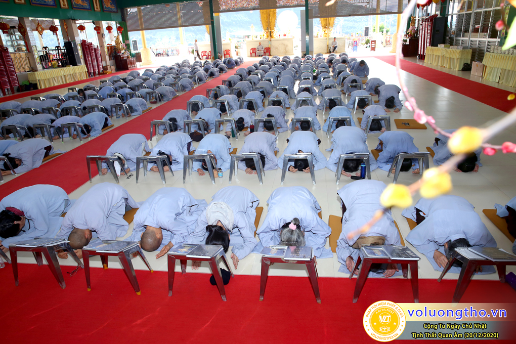 hinh-anh-cong-tu-chu-nhat-ngay-20-12-2020-chua-quan-the-am-duc-trong-lam-dong-13.jpg