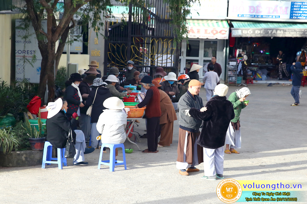 hinh-anh-cong-tu-chu-nhat-ngay-20-12-2020-chua-quan-the-am-duc-trong-lam-dong-2.jpg