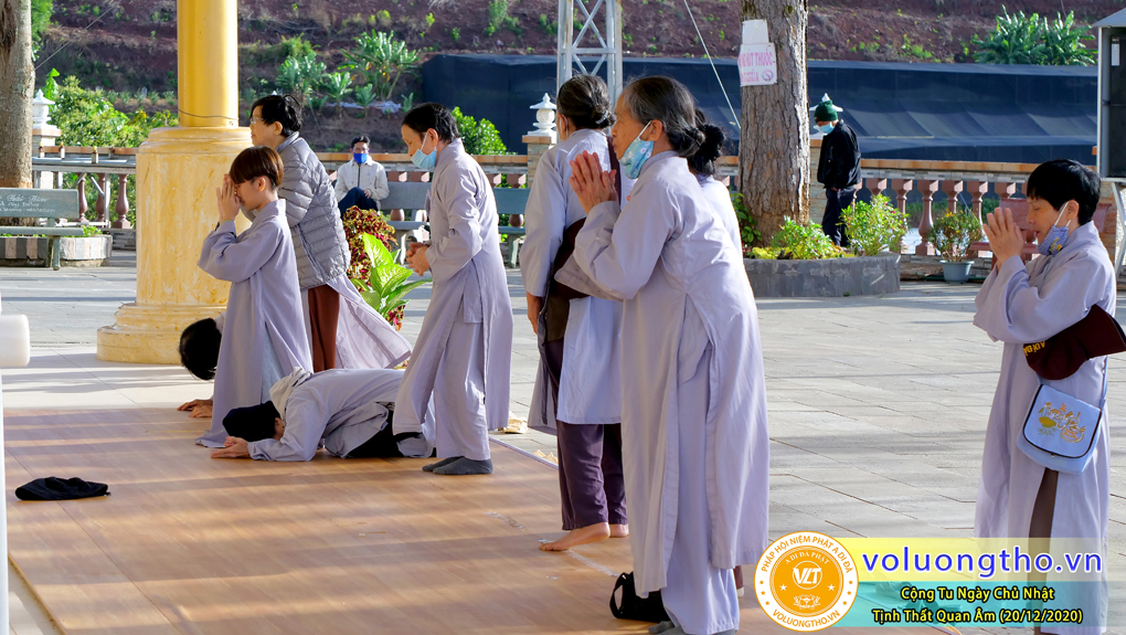 hinh-anh-cong-tu-chu-nhat-ngay-20-12-2020-chua-quan-the-am-duc-trong-lam-dong-27.jpg