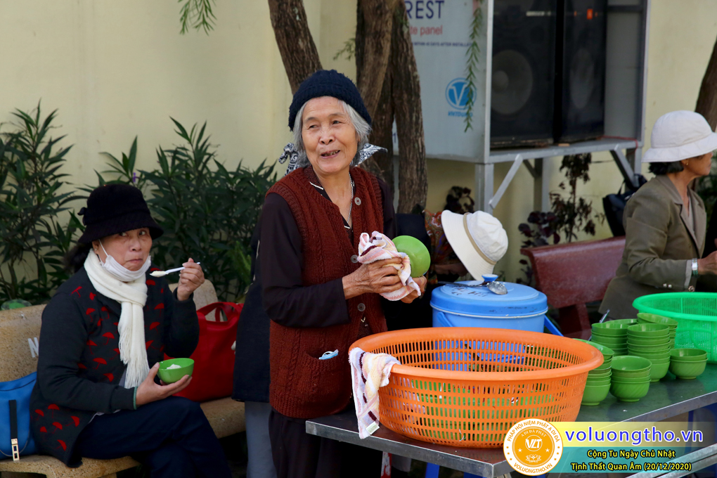 hinh-anh-cong-tu-chu-nhat-ngay-20-12-2020-chua-quan-the-am-duc-trong-lam-dong-3.jpg