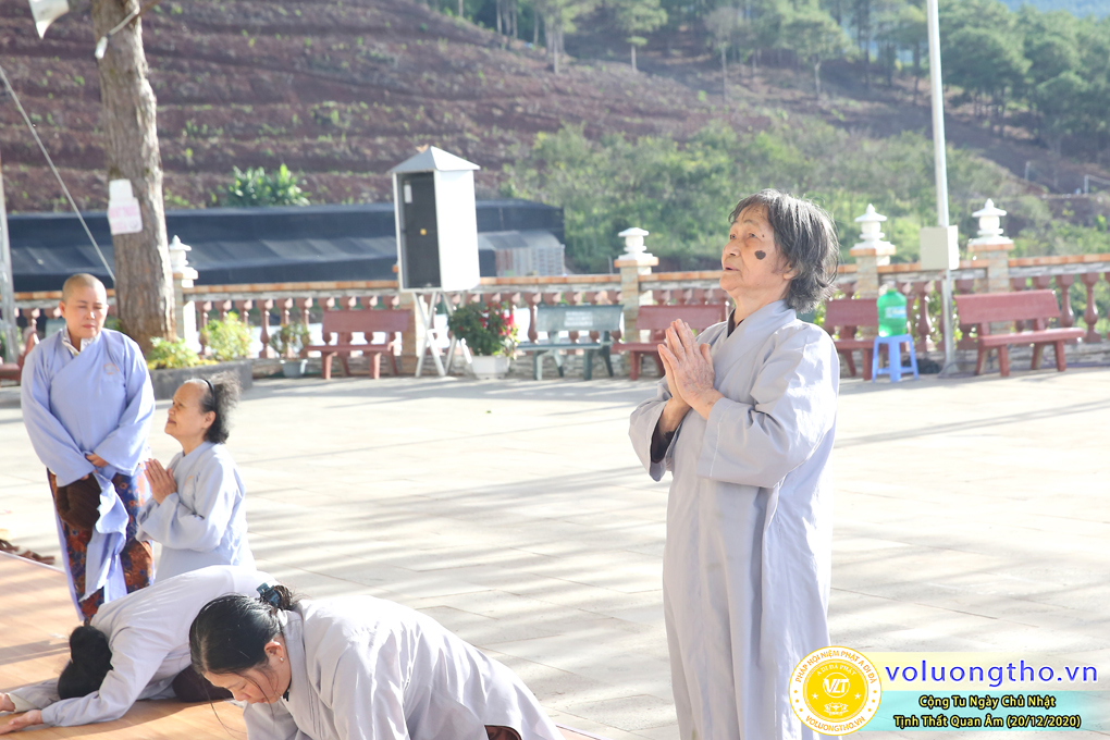 hinh-anh-cong-tu-chu-nhat-ngay-20-12-2020-chua-quan-the-am-duc-trong-lam-dong-5.jpg