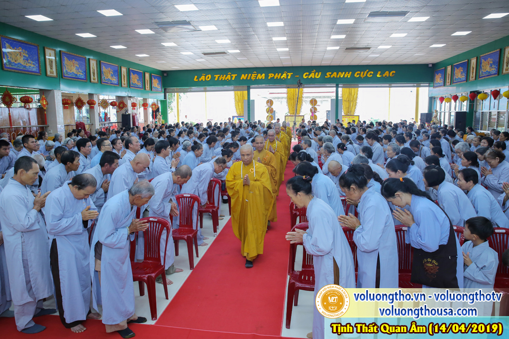 hinh-anh-cong-tu-chu-nhat-ngay-21-04-2019-chua-quan-the-am-duc-trong-lam-dong-12.jpg