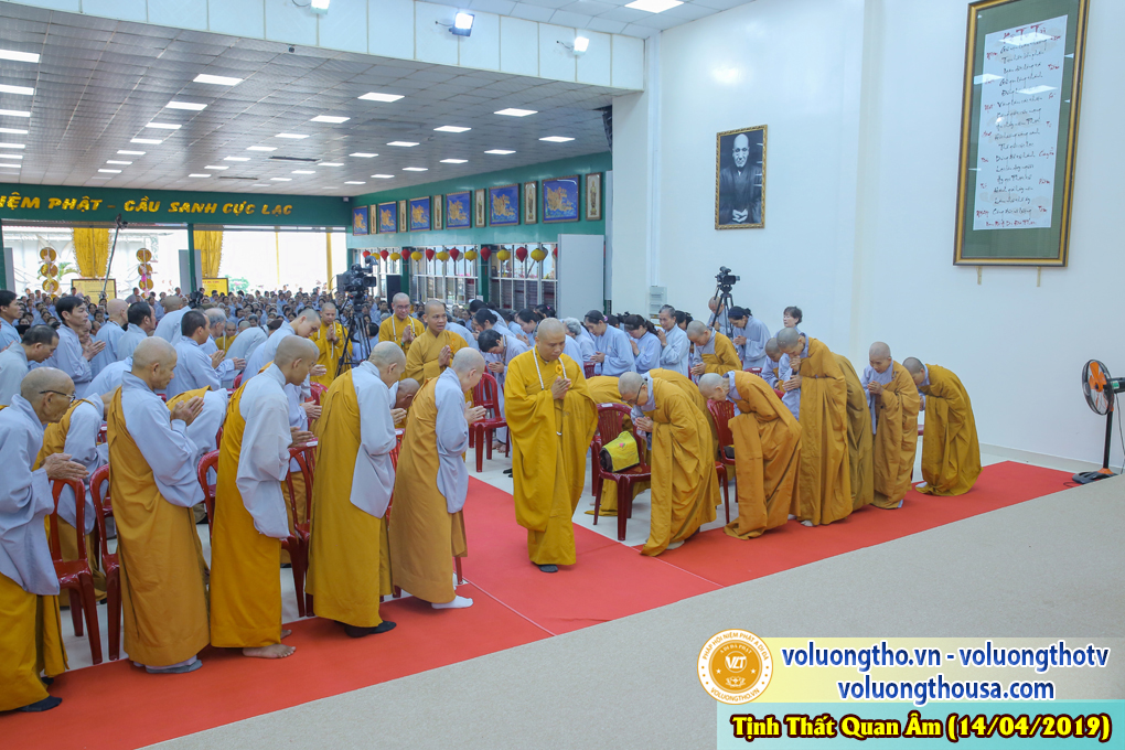 hinh-anh-cong-tu-chu-nhat-ngay-21-04-2019-chua-quan-the-am-duc-trong-lam-dong-23.jpg