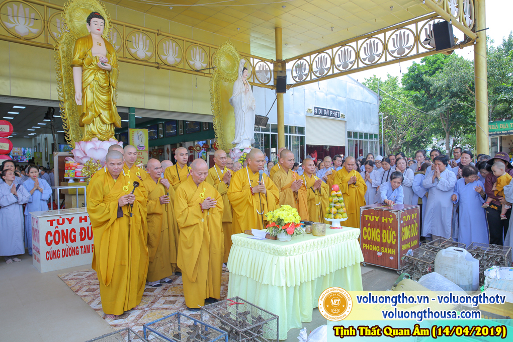 hinh-anh-cong-tu-chu-nhat-ngay-21-04-2019-chua-quan-the-am-duc-trong-lam-dong-26.jpg