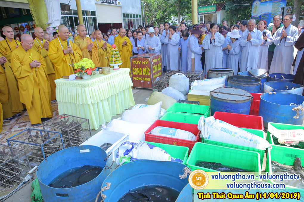 hinh-anh-cong-tu-chu-nhat-ngay-21-04-2019-chua-quan-the-am-duc-trong-lam-dong-27.jpg