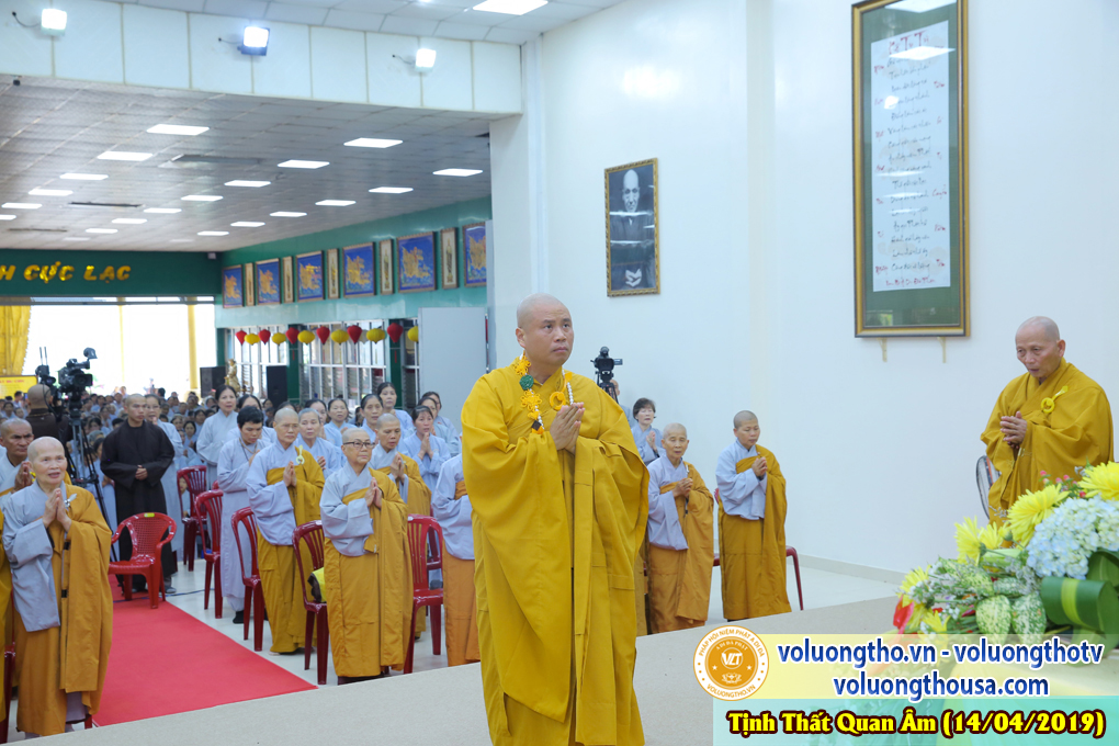 hinh-anh-cong-tu-chu-nhat-ngay-21-04-2019-chua-quan-the-am-duc-trong-lam-dong-28.jpg