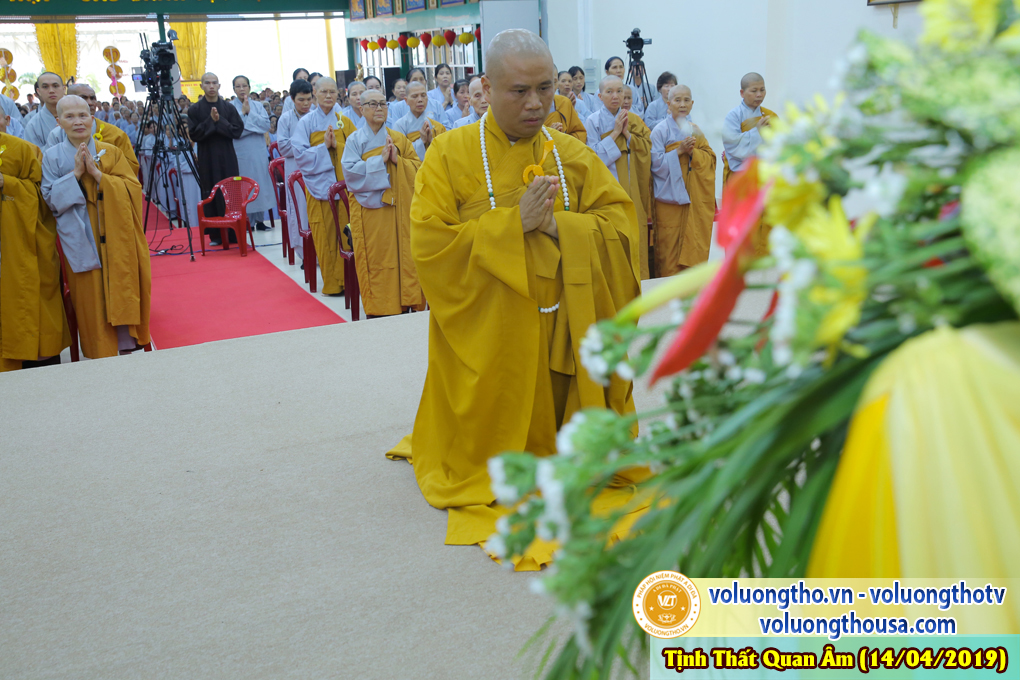 hinh-anh-cong-tu-chu-nhat-ngay-21-04-2019-chua-quan-the-am-duc-trong-lam-dong-29.jpg