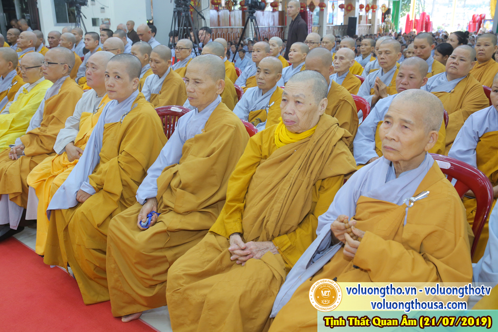 hinh-anh-cong-tu-chu-nhat-ngay-21-07-2019-chua-quan-the-am-duc-trong-lam-dong-11.jpg