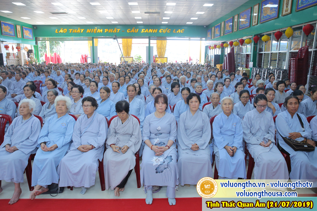 hinh-anh-cong-tu-chu-nhat-ngay-21-07-2019-chua-quan-the-am-duc-trong-lam-dong-12.jpg