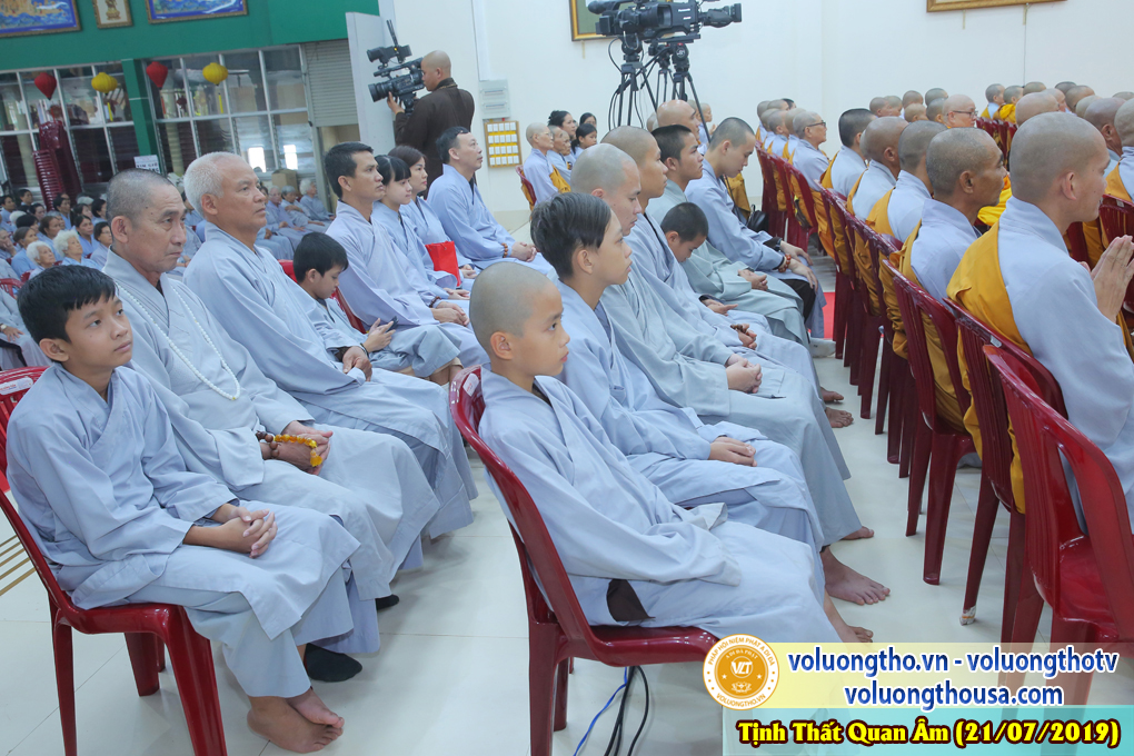 hinh-anh-cong-tu-chu-nhat-ngay-21-07-2019-chua-quan-the-am-duc-trong-lam-dong-17.jpg