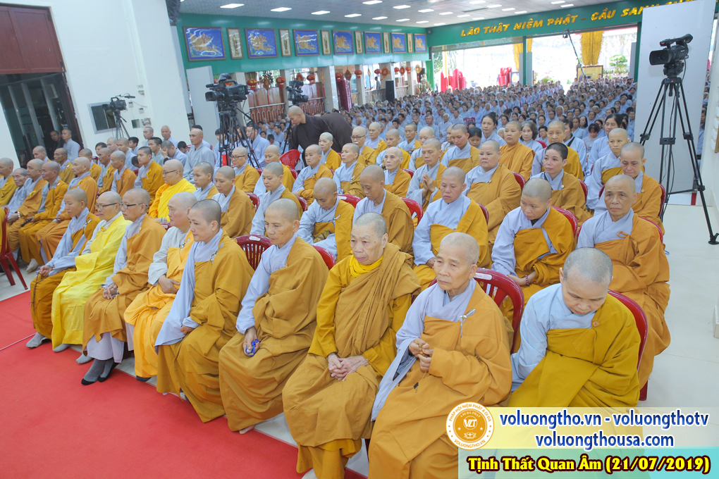 hinh-anh-cong-tu-chu-nhat-ngay-21-07-2019-chua-quan-the-am-duc-trong-lam-dong-9.jpg