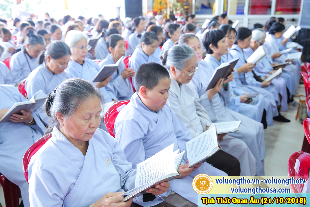 hinh-anh-cong-tu-chu-nhat-ngay-21-10-2018-chua-quan-the-am-duc-trong-lam-dong-13.jpg