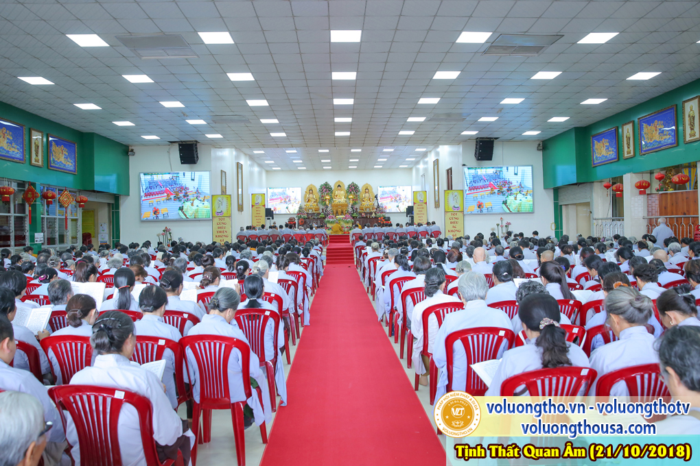 hinh-anh-cong-tu-chu-nhat-ngay-21-10-2018-chua-quan-the-am-duc-trong-lam-dong-14.jpg