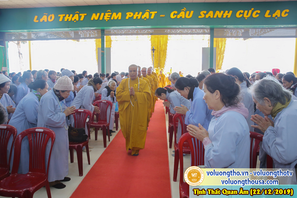 hinh-anh-cong-tu-chu-nhat-ngay-22-12-2019-chua-quan-the-am-duc-trong-lam-dong-12.jpg