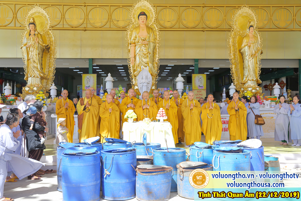 hinh-anh-cong-tu-chu-nhat-ngay-22-12-2019-chua-quan-the-am-duc-trong-lam-dong-22.jpg