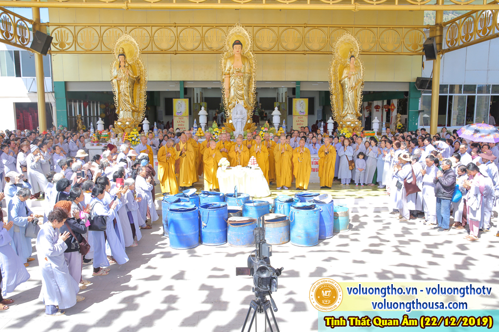 hinh-anh-cong-tu-chu-nhat-ngay-22-12-2019-chua-quan-the-am-duc-trong-lam-dong-24.jpg