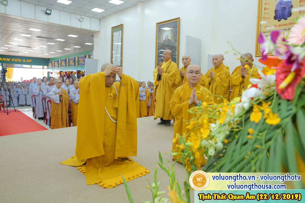 hinh-anh-cong-tu-chu-nhat-ngay-22-12-2019-chua-quan-the-am-duc-trong-lam-dong-28.jpg