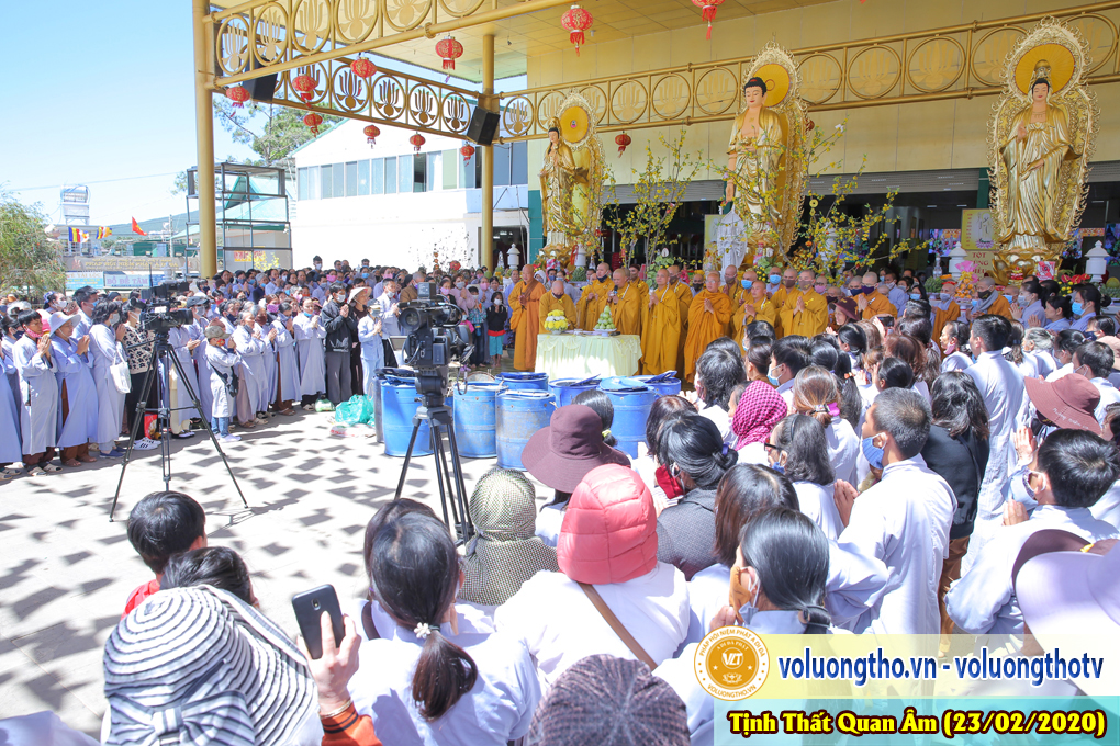 hinh-anh-cong-tu-chu-nhat-ngay-23-02-2020-chua-quan-the-am-duc-trong-lam-dong-25.jpg
