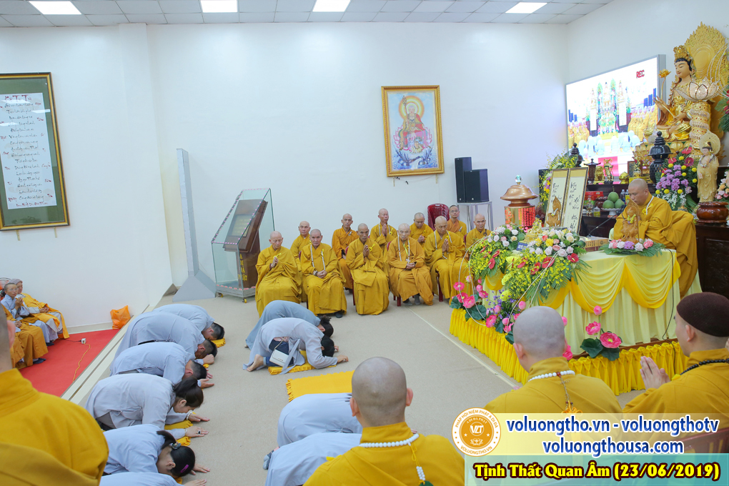 hinh-anh-cong-tu-chu-nhat-ngay-23-06-2019-chua-quan-the-am-duc-trong-lam-dong-15.jpg