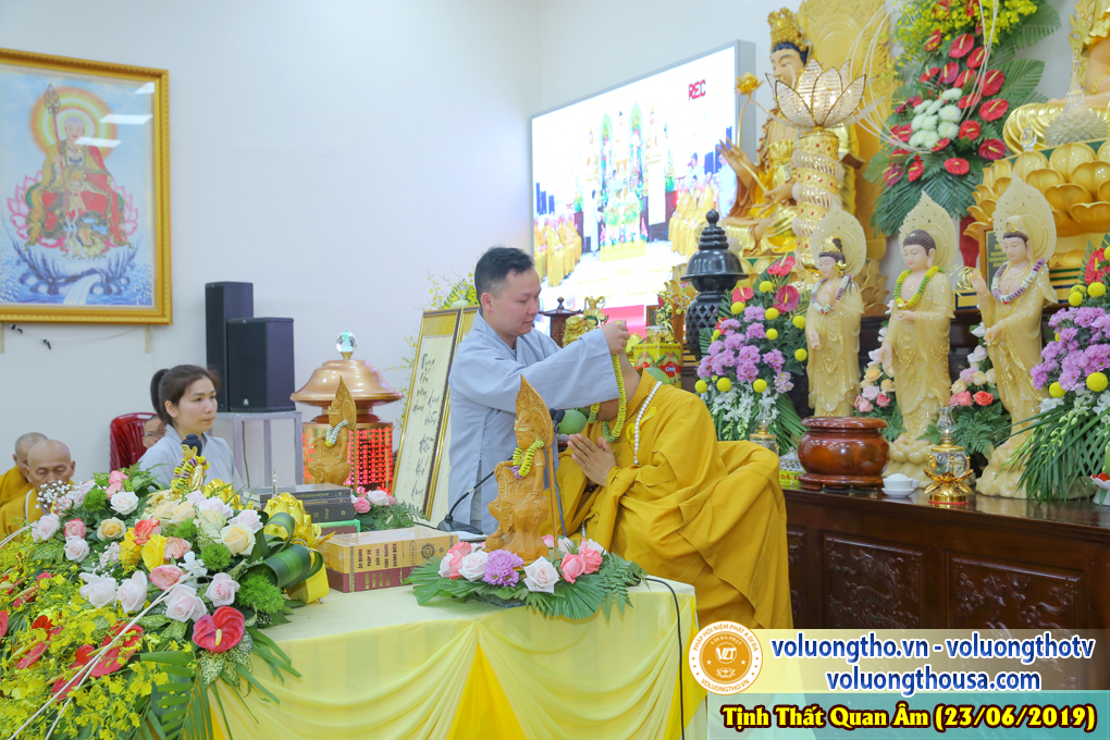 hinh-anh-cong-tu-chu-nhat-ngay-23-06-2019-chua-quan-the-am-duc-trong-lam-dong-16.jpg